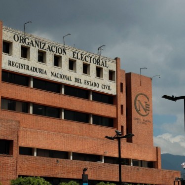 Capturan 15 funcionarios de Registraduría y Migración Colombia por tráfico de migrantes