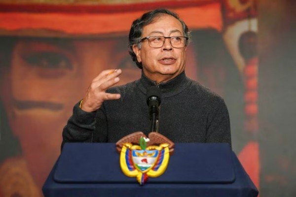 “El policía sabe donde queda la olla... lo que pasa es que la olla compra al policía”: Asevera el presidente Petro