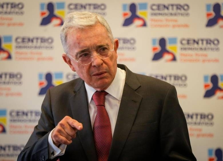 “Me abren las puertas de la cárcel sin pruebas”: Álvaro Uribe tras ser llamado a juicio