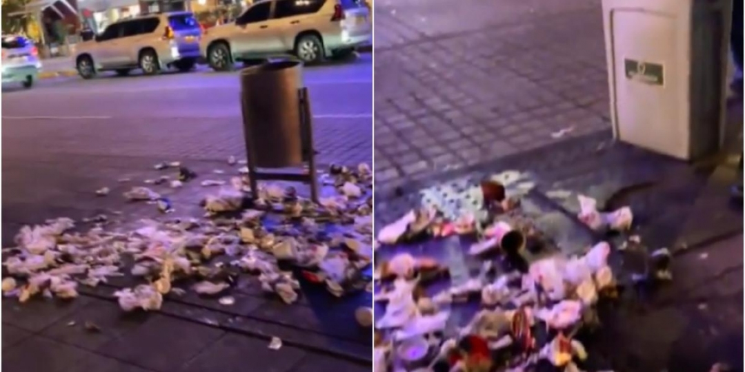 Trabajadores de KFC esparcen la basura en plena calle