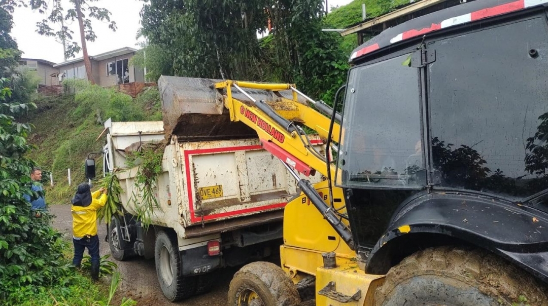 DESLIZAMIENTO QUE AFECTABA VÍA RURAL FUE RETIRADO