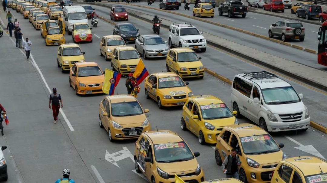 Paro de taxistas en Bogotá podría afectar entradas al aeropuerto