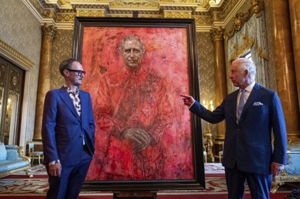 Este es el primer retrato oficial del rey Carlos III