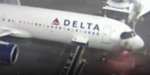 Evacuación de Emergencia de un Avión en EE. UU. por Incendio