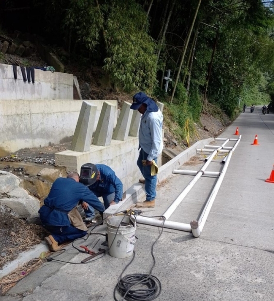 SECTOR DE "EL CHORREADERO" YA CUENTA CON PASAMANOS DE SEGURIDAD
