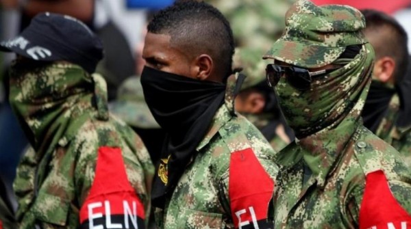 ELN habría intentado tomar el control de un vía en Risaralda: quemaron una volqueta y hostigaron militares 