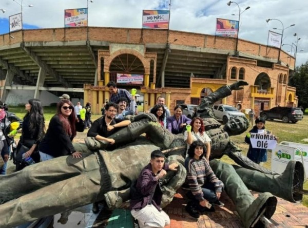 Retiran estatua del torero César Rincón de la plaza de toros de Duitama