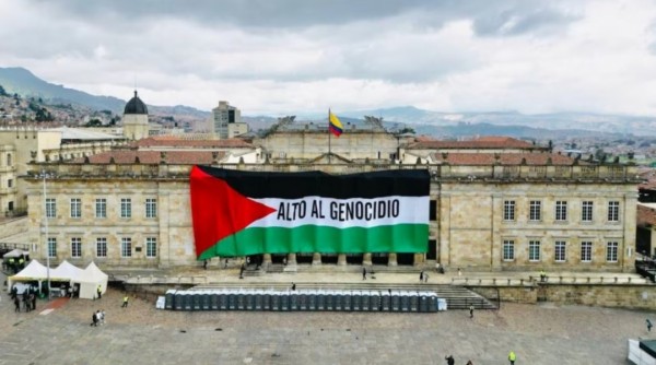 Con enorme bandera de Palestina en el Congreso se anuncia “concierto de la esperanza”