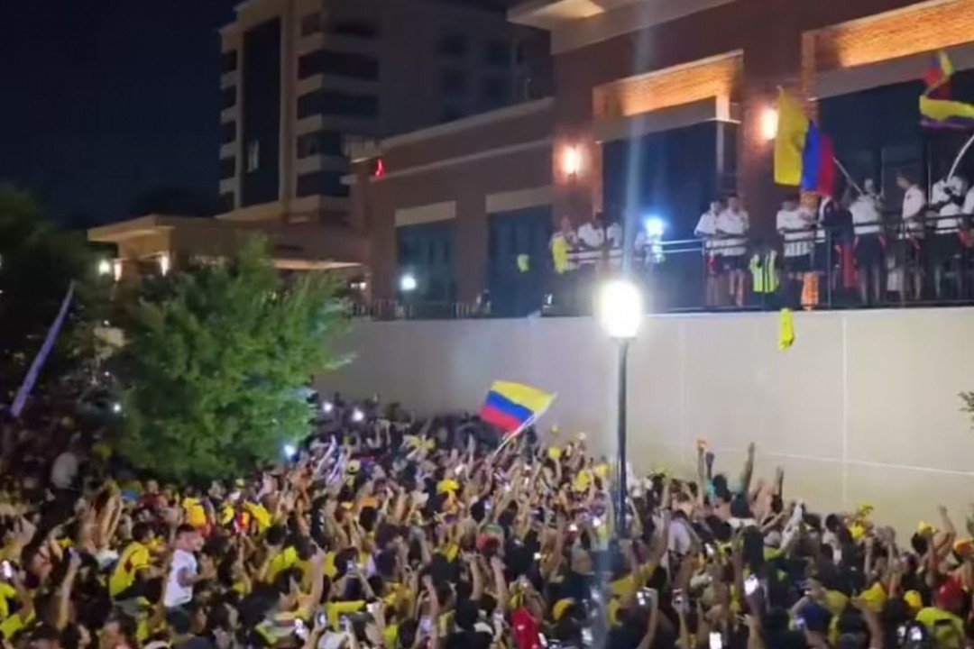 Emotivo Banderazo: Hinchas acompañan a la selección Colombia Antes del Partido Contra Uruguay