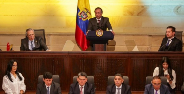 “El Gobierno ha sido eficiente”: frase del presidente Petro que desató risas del Congreso