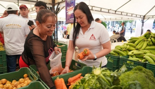 LA MERCATÓN CAMPESINA DE LA ALCALDÍA DE PEREIRA INICIÓ SU RECORRIDO POR TODA LA CIUDAD