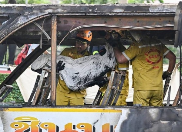 Tragedia en Tailandia: Al menos 23 muertos en incendio de autobús escolar