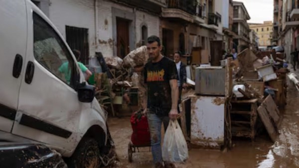 Valencia en crisis: falta de agua, saqueos y caos tras el paso de la DANA 