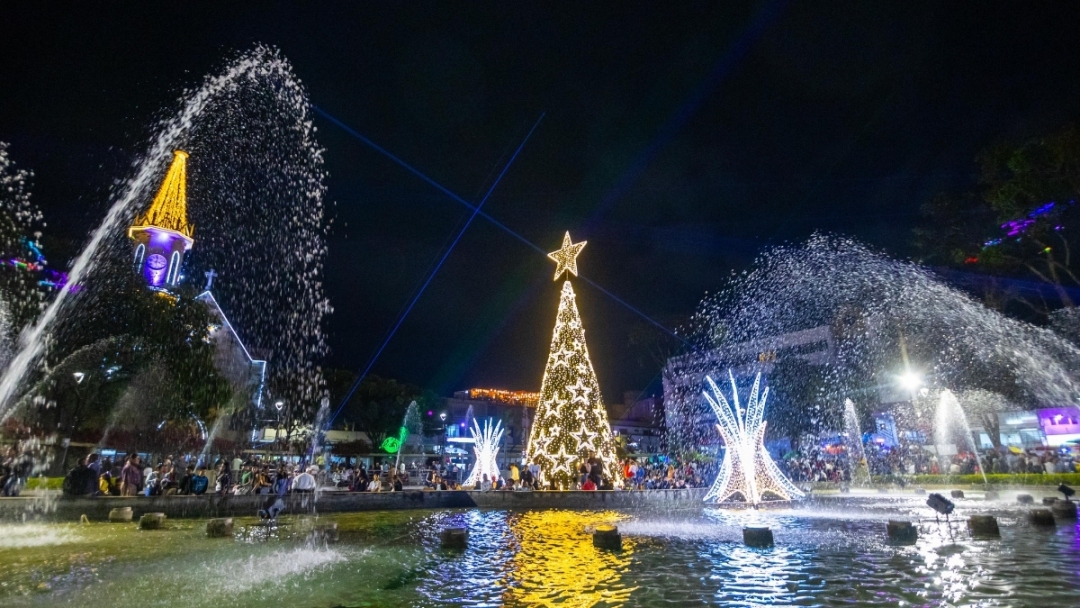 Tal como lo prometió, el Alcalde Mauricio Salazar cumplió con el encendido del alumbrado navideño desde noviembre