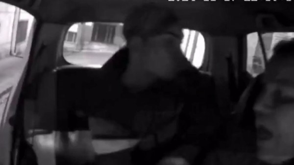 Violento atraco a taxista en Bogotá quedó registrado en cámaras de seguridad