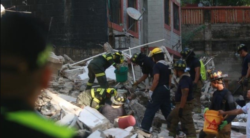 Colapso de edificio en Barranquilla deja una víctima fatal y cuatro niños rescatados