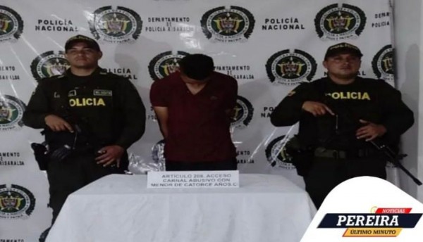 Estaba teniendo relaciones sexuales con una niña de 12 años y el padre de la menor los vio