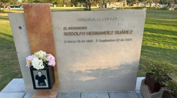 Roban placa del epitafio de Rodolfo Hernández