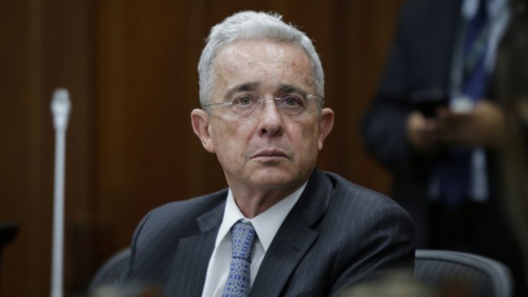 Se pospone juicio oral a Uribe mientras continúan apelaciones 