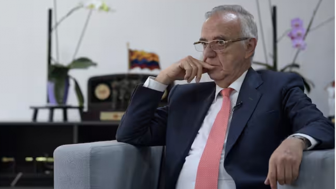  Gobierno ofrece tres mil millones de pesos por los principales líderes guerrilleros mientras se despliegan militares