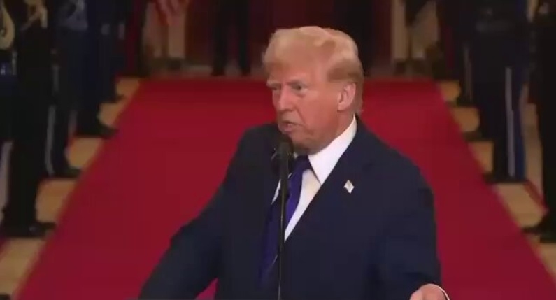 Trump insiste en que los colombianos deportados eran "asesinos, narcotraficantes y violadores"