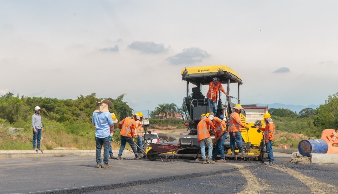 En un 68% avanza la construcción de la avenida de Los Colibríes en Pereira.