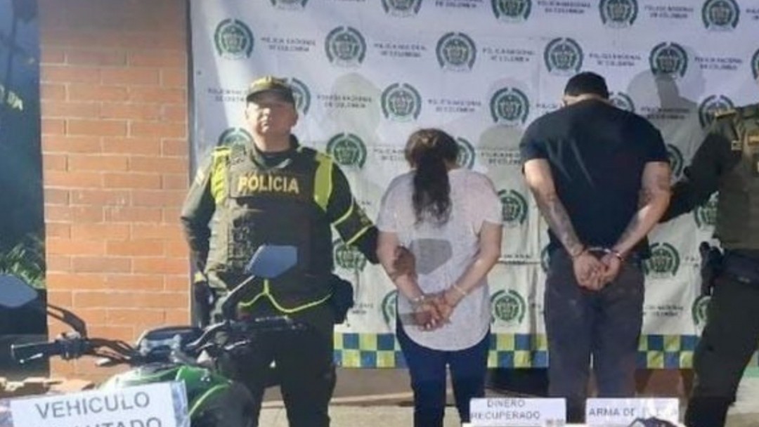 Pareja capturada tras asaltar a un hombre que retiró dinero de un banco en Palmira