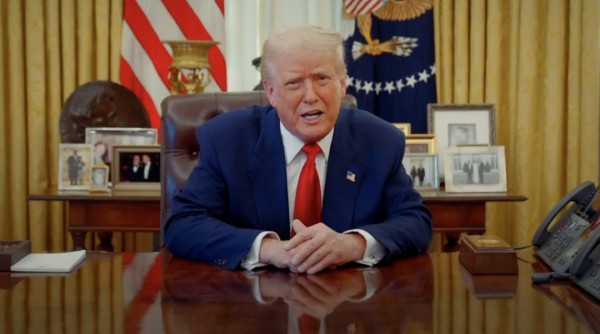 “Pueden ser deportados por las malas, y eso no es agradable”: Trump a migrantes