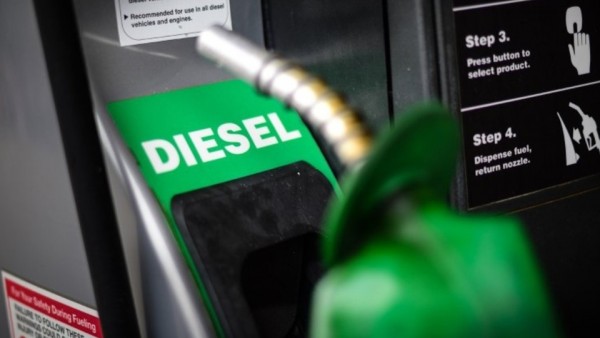 El Gobierno anuncia aumento en el precio del diésel para camionetas de lujo