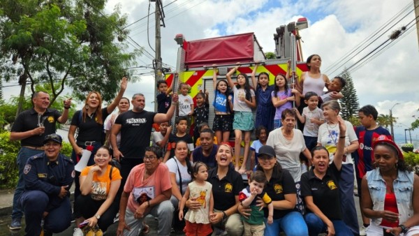 El Cuerpo Oficial de Bomberos Pereira forma a los pequeños guardianes de la ciudad