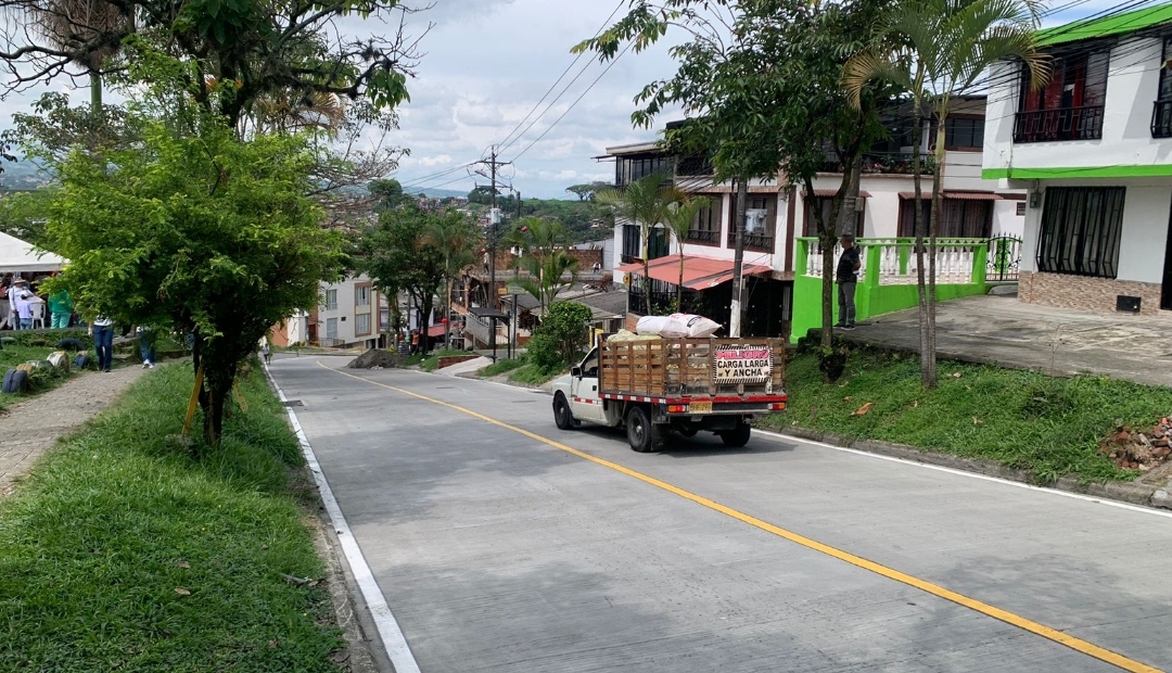 La comunidad de Altos de Llano Grande habla sobre el proyecto Calles para mi barrio 