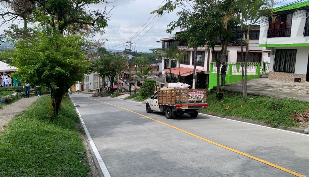 La comunidad de Altos de Llano Grande habla sobre el proyecto Calles para mi barrio 
