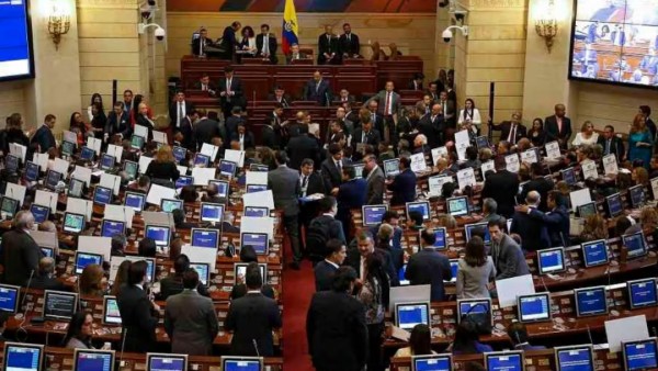 Salario de congresistas sube a $52 millones de pesos