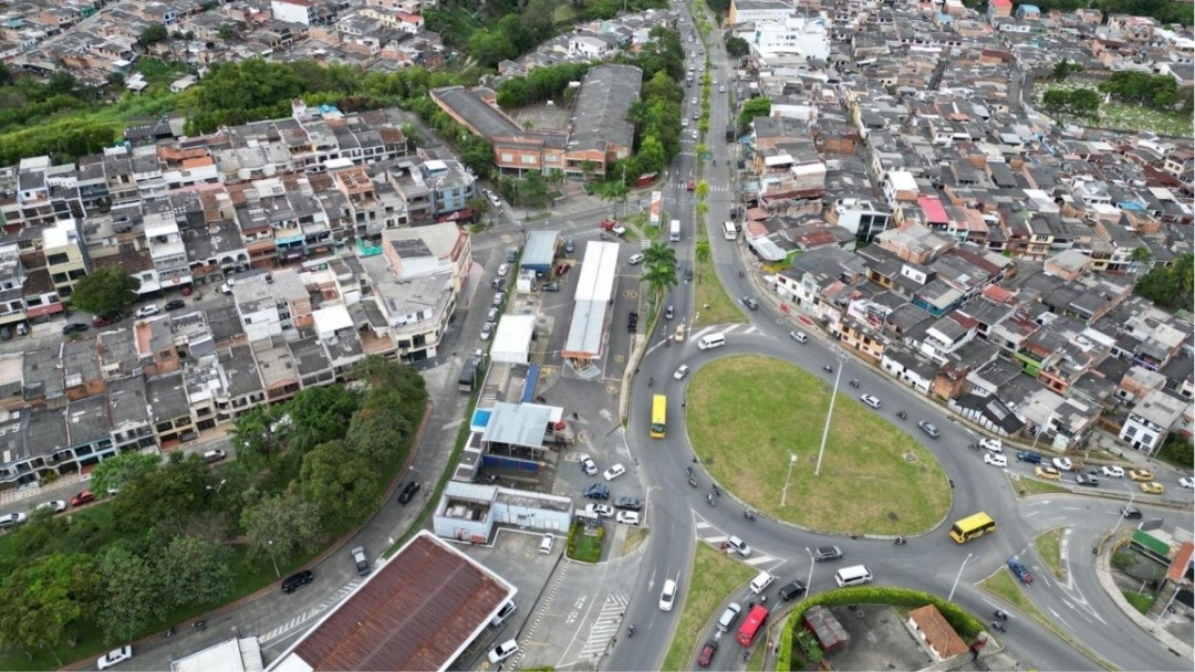 Familias contribuyen al desarrollo vial al vender sus predios para la construcción de la Intersección Corales