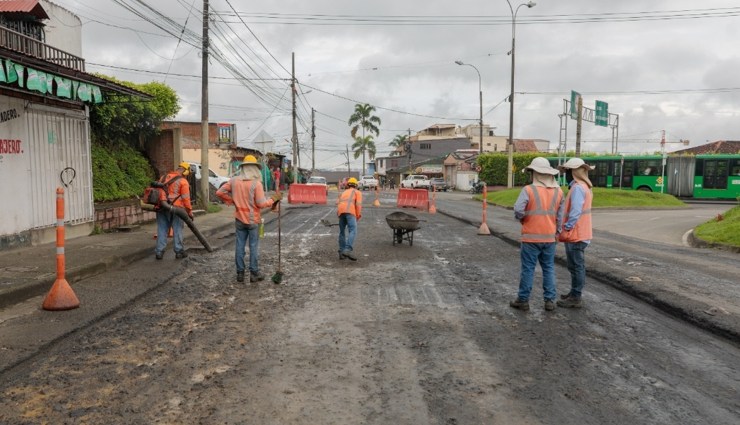 Se siguen arreglando las vías en Pereira, 500 metros están siendo intervenidos en el sector El Viajero.