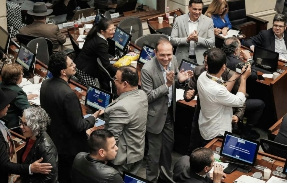 Senado aprueba reforma laboral con todas las exigencias de Petro