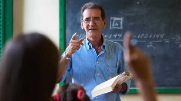 Docentes colombianos logran aumento salarial tras diálogo con el Gobierno