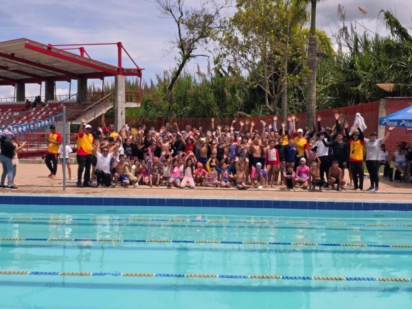 Festival de Verano de Natación llenó de alegría y deporte las vacaciones recreo-deportivas en Pereira