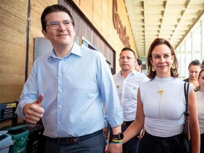 Rehabilitación y avances judiciales tras atentado a Miguel Uribe