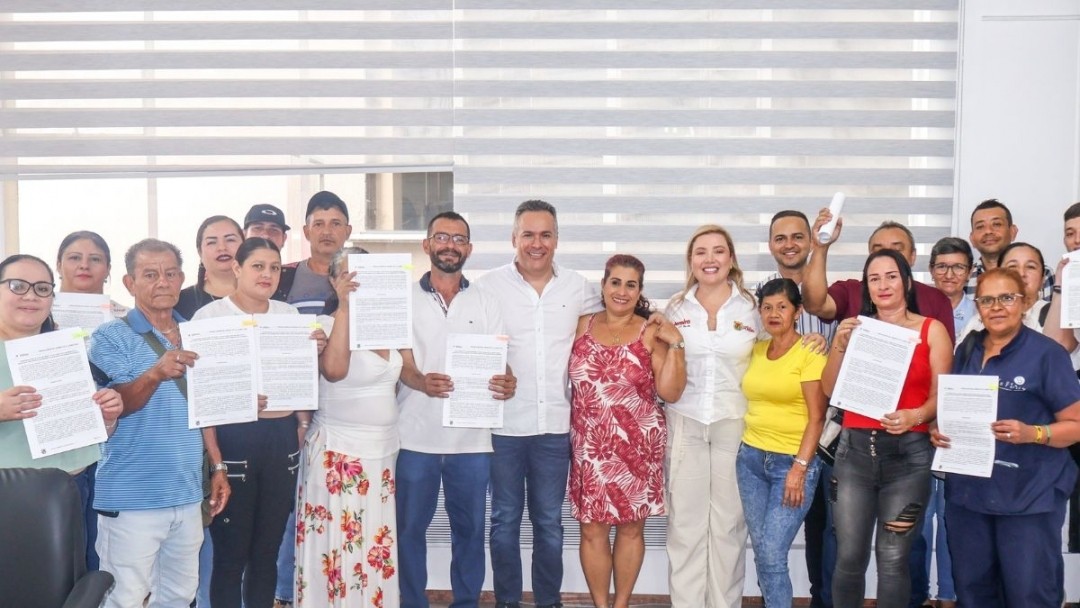 Alcaldía de Pereira entrega nuevos títulos de propiedad a familias de Villa Santana, Oriente y Puerto Caldas