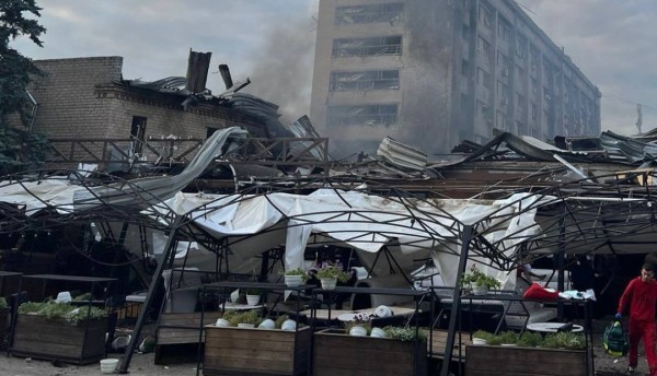 El ex comisionado de paz Sergio Jaramillo y el escritor Héctor Abad Faciolince, sobrevivieron a ataque con misil en Ucra