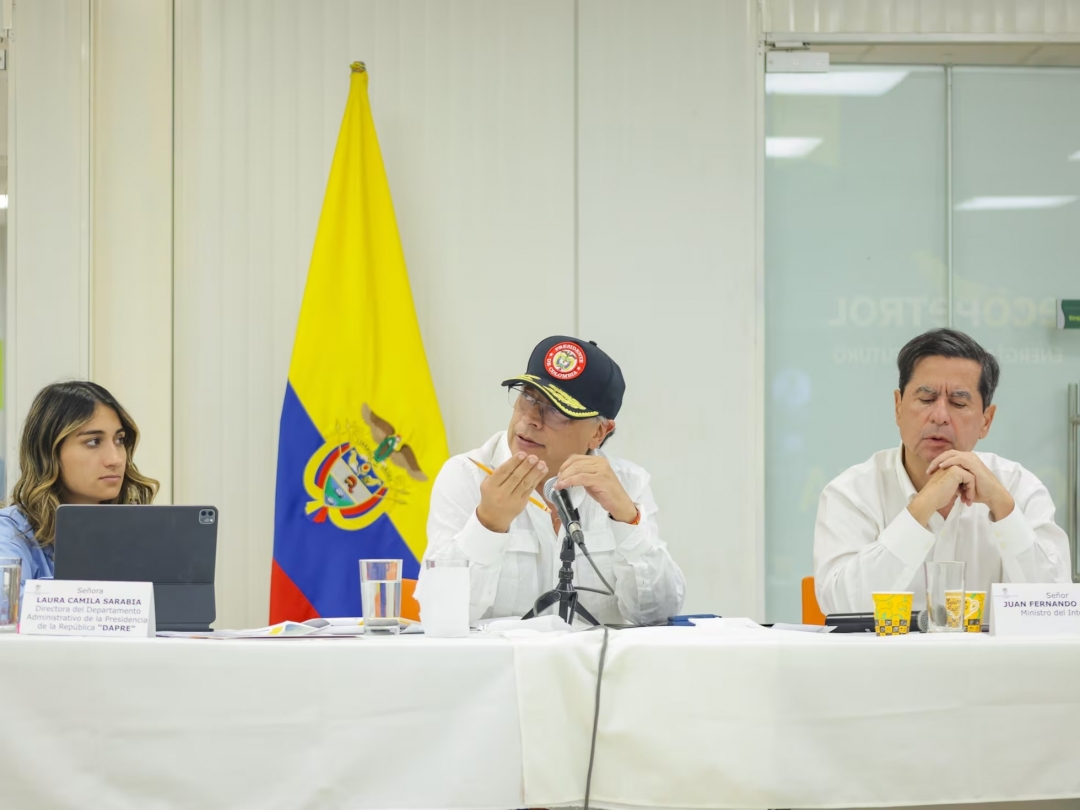 Petro descarta conmoción interna y ordena ofensiva militar tras atentado en Cali