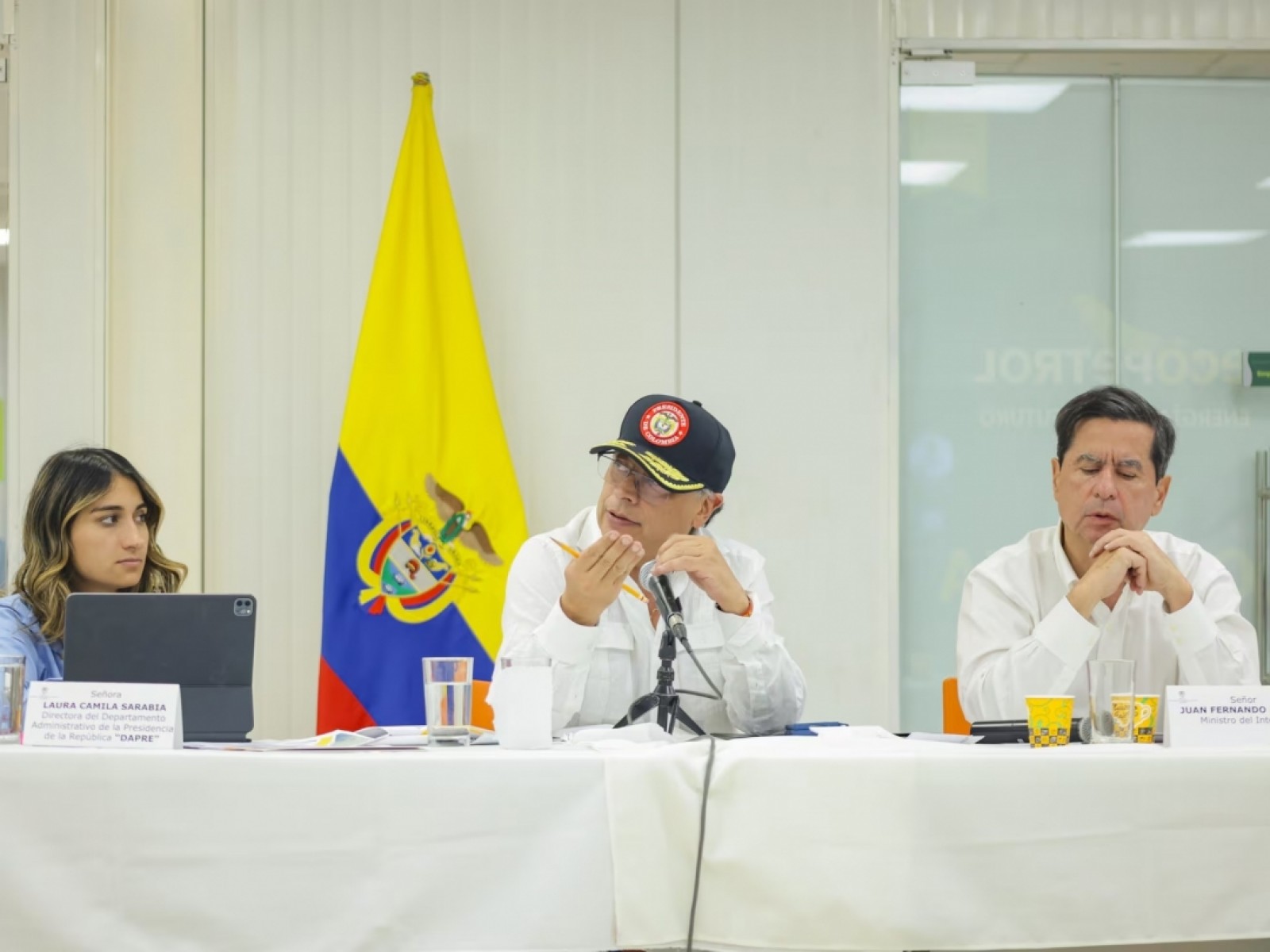 Petro descarta conmoción interna y ordena ofensiva militar tras atentado en Cali