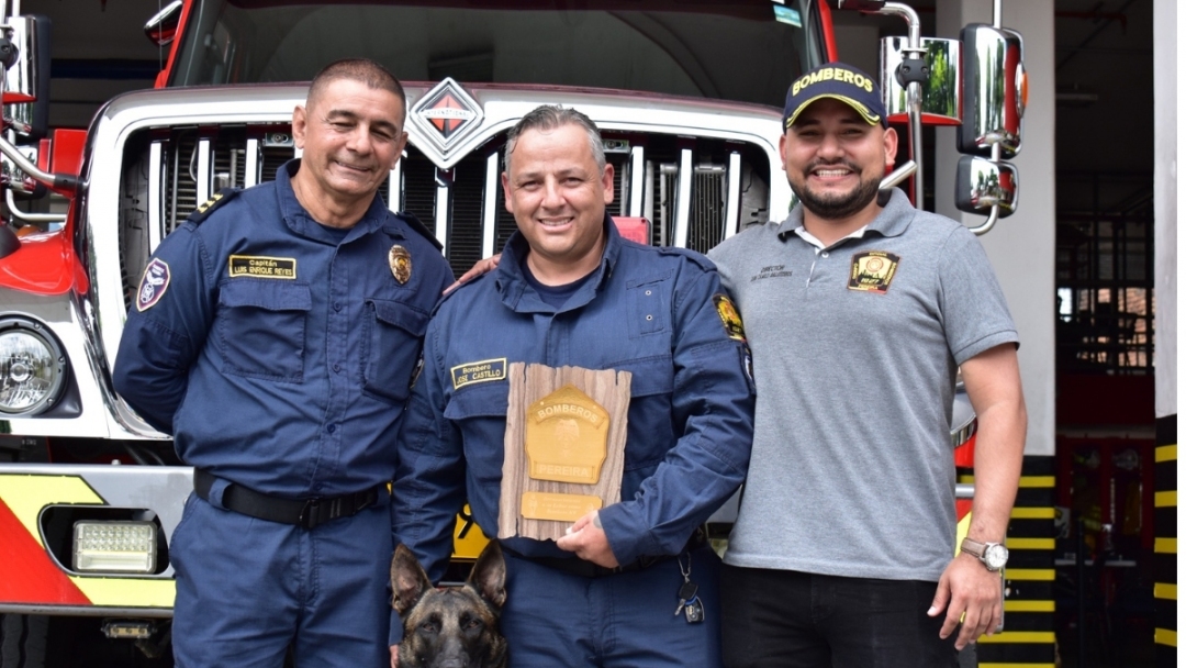 Binomio K-9 del Cuerpo Oficial de Bomberos de Pereira, logró la certificación AUI en Guatemala