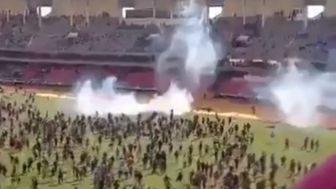 Tragedia en Nairobi durante el funeral del líder opositor Raila Odinga: disturbios y caos en el estadio Kasarani