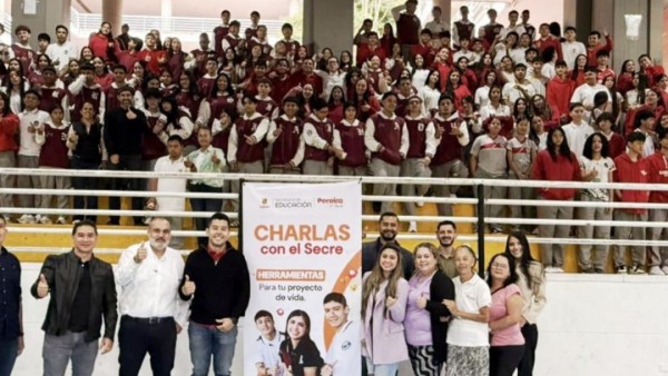 Plan Padrino de la Alcaldía de Pereira llegó a Tribunas con computadores, implementos deportivos y las “Charlas con El S