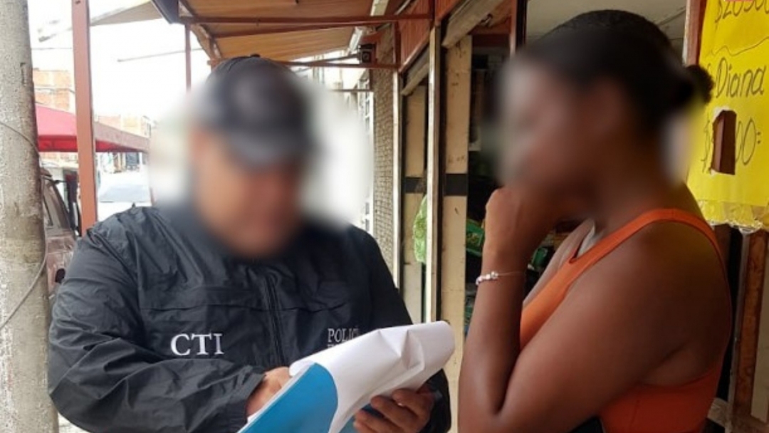 Asegurada mujer señalada de agredir a su hija menor y registrar los hechos