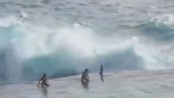 Tragedia en Canarias: turistas mueren arrastrados por ola en Isla Cangrejo