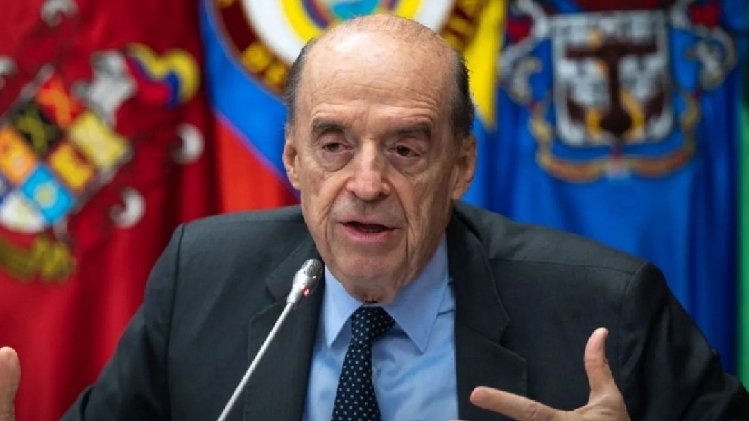 Imputado exministro Álvaro Leyva Durán por presuntas irregularidades en contrato de pasaportes