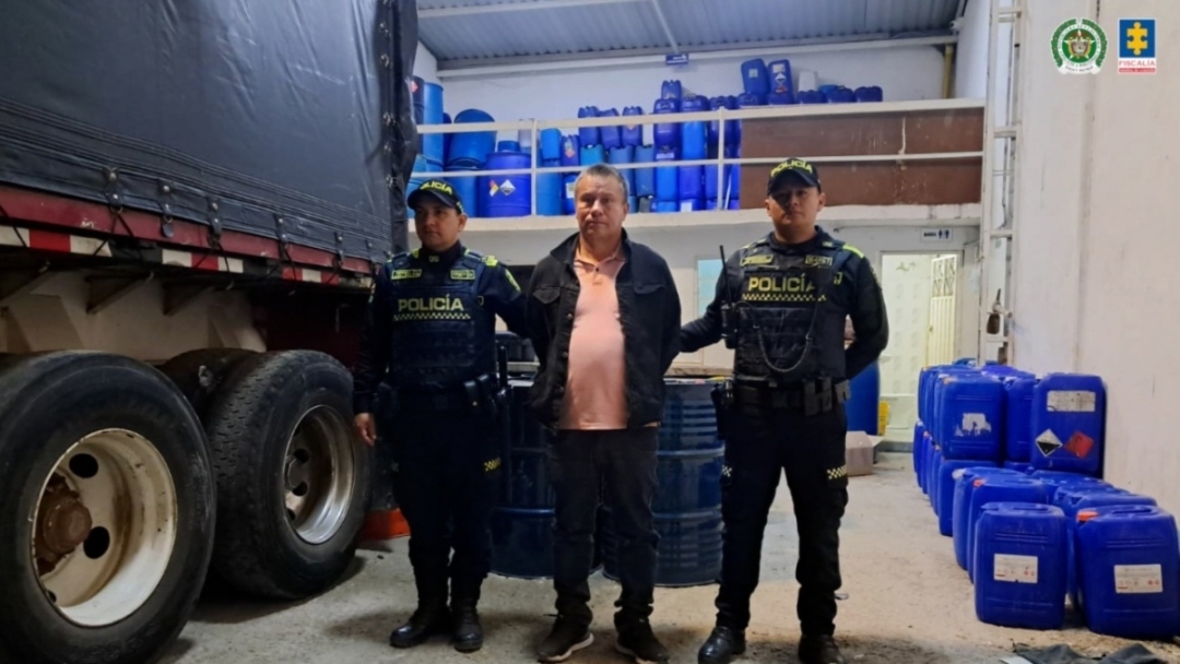 Descubren bodega con mas de 25 toneladas de químicos para producir cocaína en Soacha 